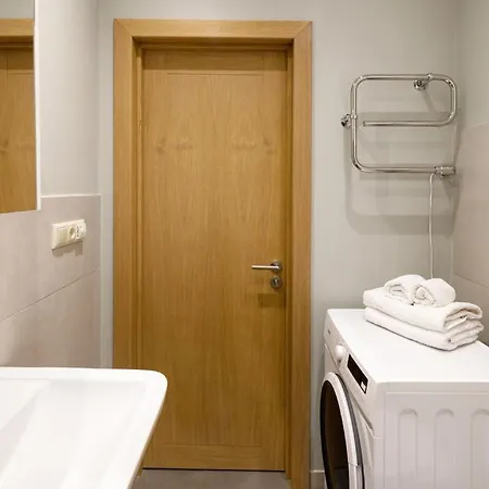 Leonardo Studio In City Center Apartman