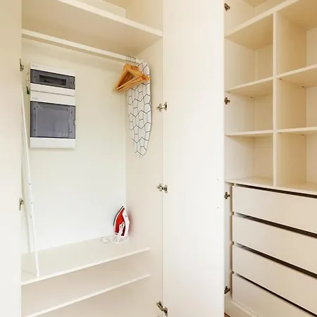 Leonardo Studio In City Center Apartman