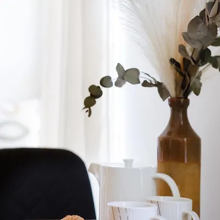 Leonardo Studio In City Center Apartment *